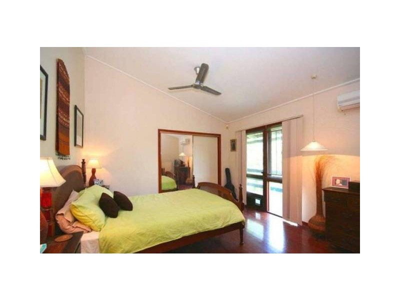 18 Tad Street, Kenmore QLD 4069