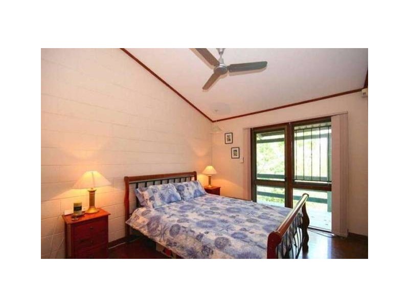 18 Tad Street, Kenmore QLD 4069