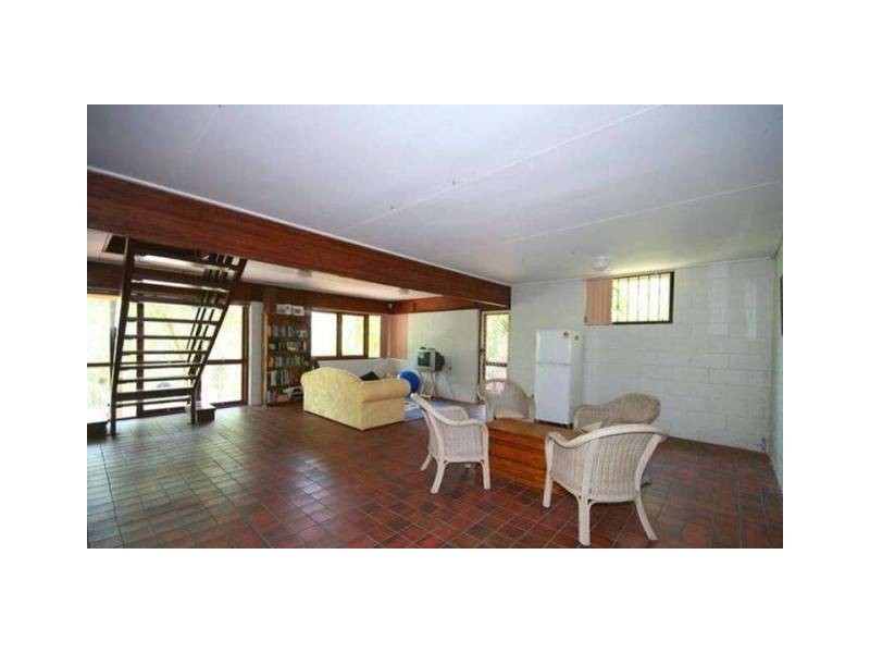 18 Tad Street, Kenmore QLD 4069