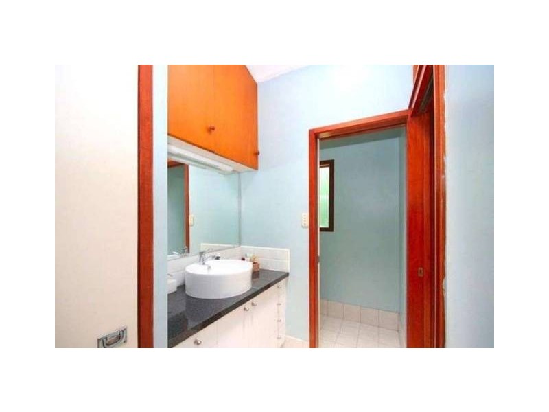 18 Tad Street, Kenmore QLD 4069