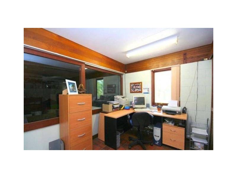 18 Tad Street, Kenmore QLD 4069