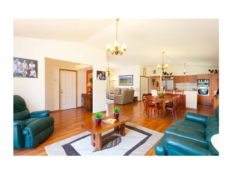 209 Gibson Crescent, Bellbowrie QLD 4070