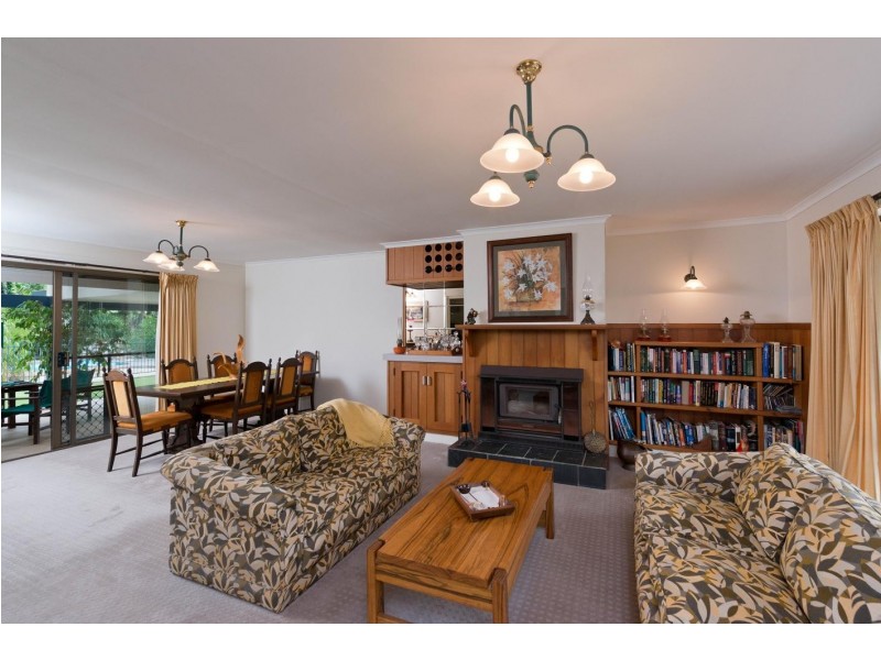 8 Langi Court, Karana Downs QLD 4306