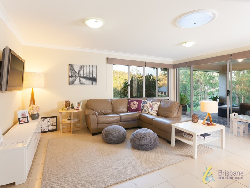 8 Emma Holt Court, Mount Crosby QLD 4306