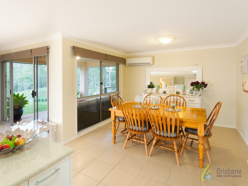 8 Emma Holt Court, Mount Crosby QLD 4306