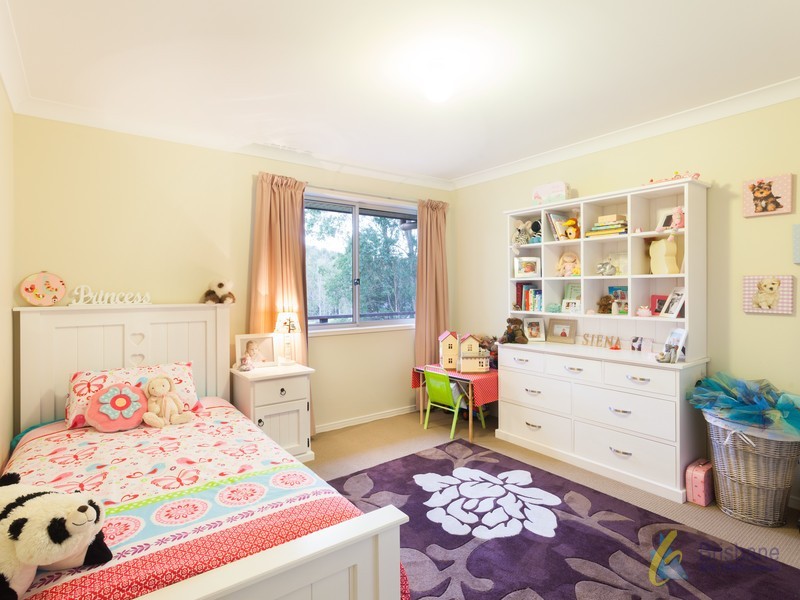 8 Emma Holt Court, Mount Crosby QLD 4306