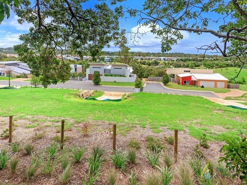 27 Staveley Close, Sinnamon Park QLD 4073