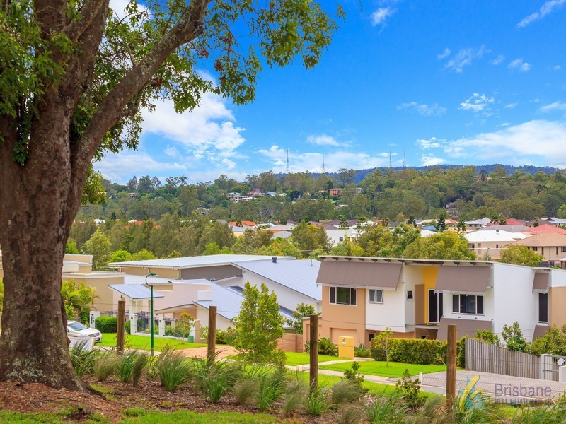 27 Staveley Close, Sinnamon Park QLD 4073