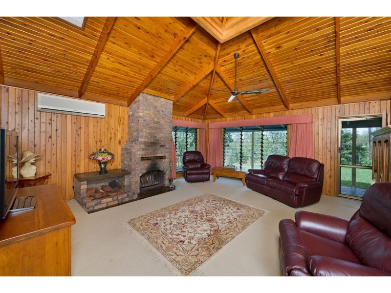 1 Tillapai Grove, Karana Downs QLD 4306