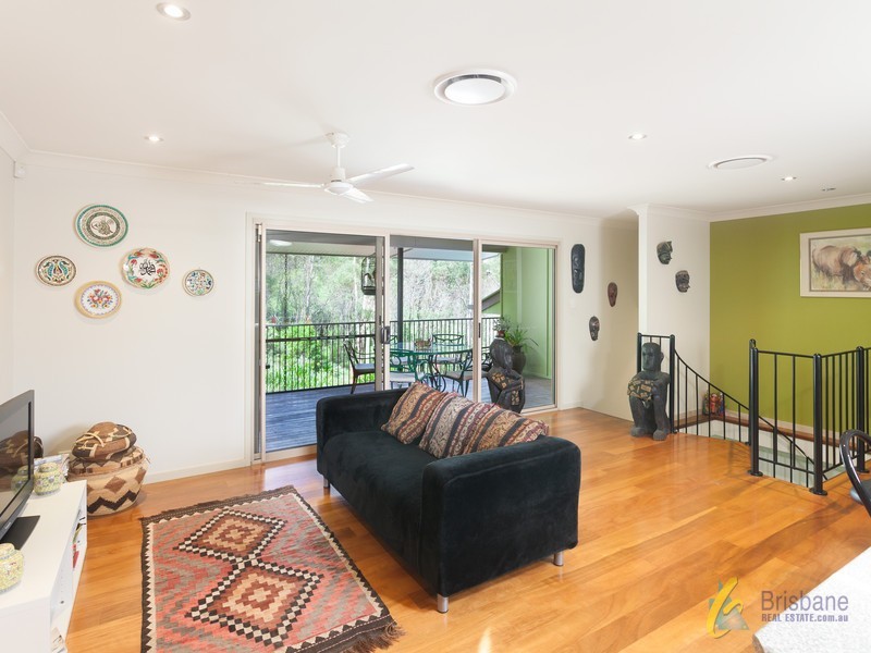 15 Lucas Place, Pullenvale QLD 4069