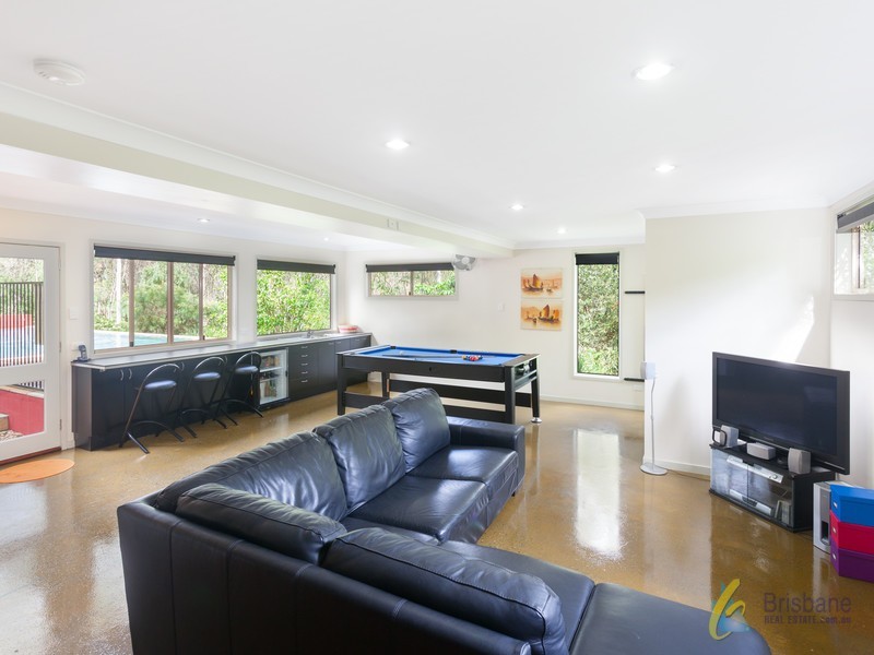 15 Lucas Place, Pullenvale QLD 4069
