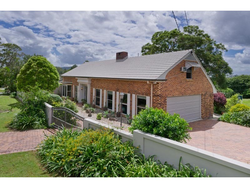 82 Kenmore Road, Kenmore QLD 4069