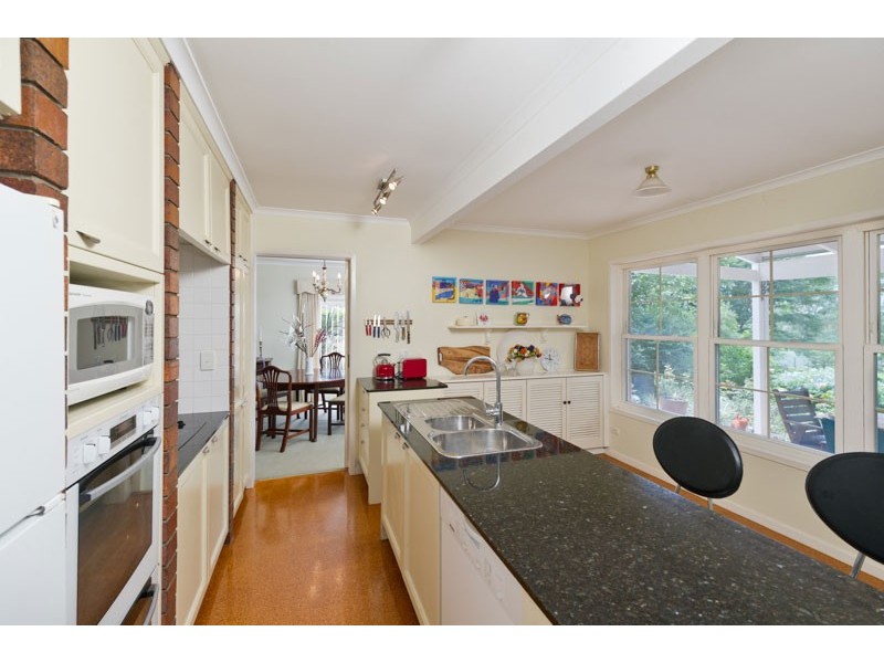 82 Kenmore Road, Kenmore QLD 4069