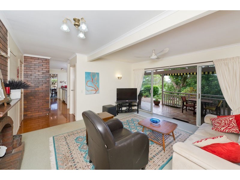 82 Kenmore Road, Kenmore QLD 4069
