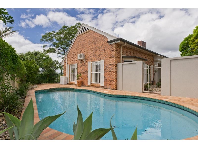 82 Kenmore Road, Kenmore QLD 4069