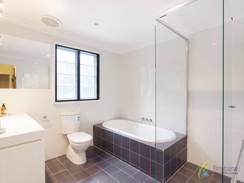 30 Randolph St, Graceville QLD 4075