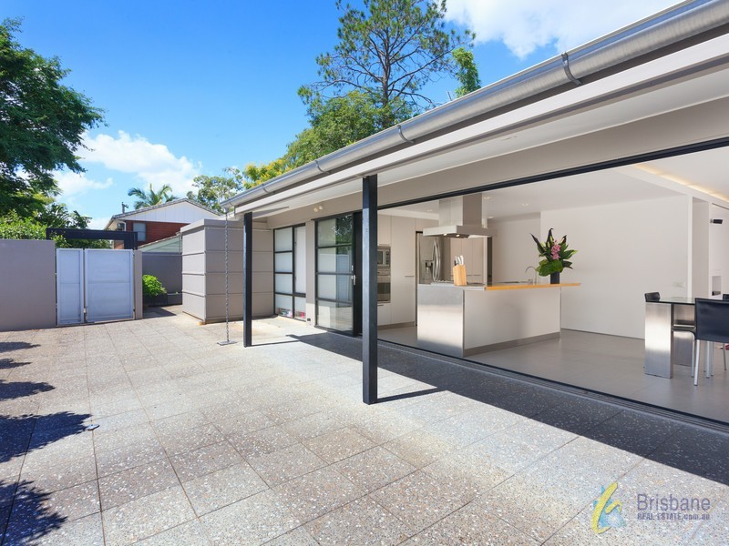 2 Lochiel St, Kenmore QLD 4069