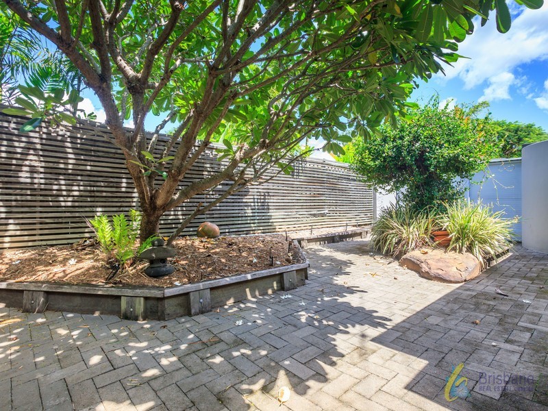 2 Lochiel St, Kenmore QLD 4069