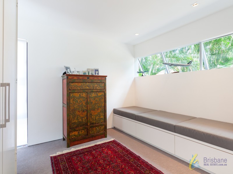 2 Lochiel St, Kenmore QLD 4069