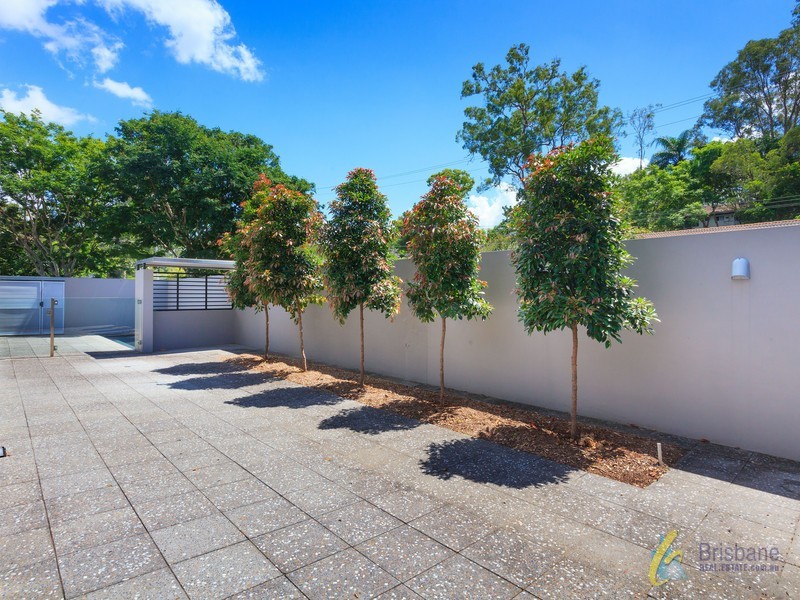 2 Lochiel St, Kenmore QLD 4069
