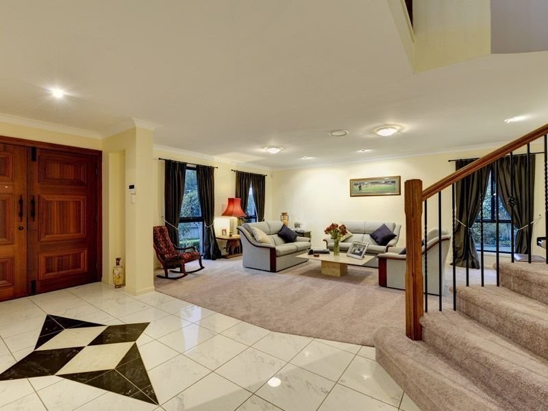 20 Brompton Place, Brookfield QLD 4069