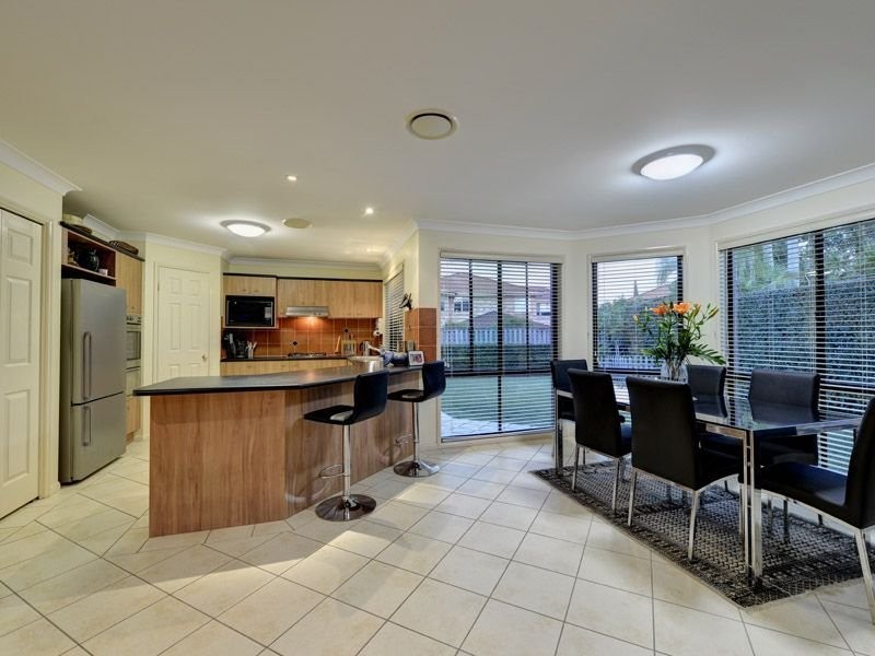 20 Brompton Place, Brookfield QLD 4069