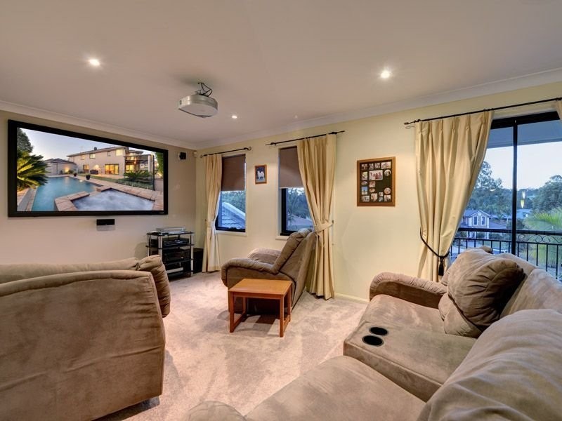 20 Brompton Place, Brookfield QLD 4069