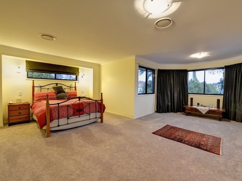 20 Brompton Place, Brookfield QLD 4069