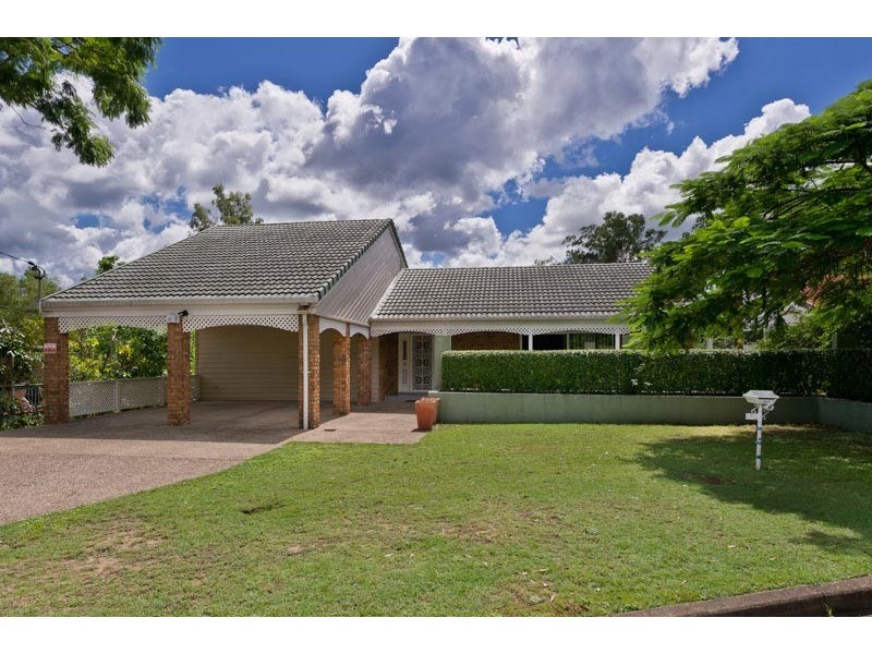 7 Crestview Street, Kenmore QLD 4069