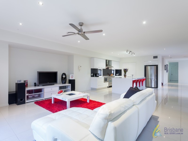 61 Sinnamon Road, Sinnamon Park QLD 4073