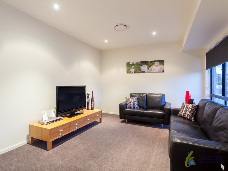 61 Sinnamon Road, Sinnamon Park QLD 4073