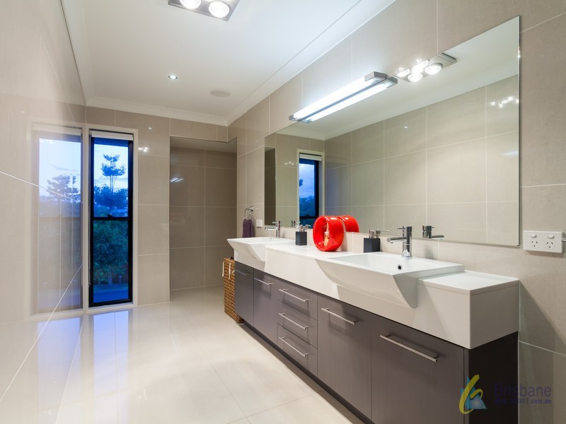 61 Sinnamon Road, Sinnamon Park QLD 4073