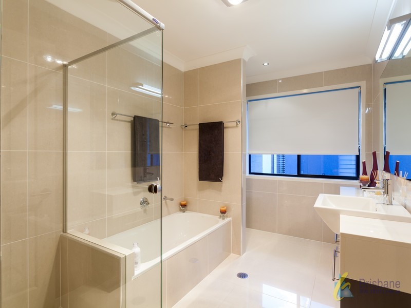 61 Sinnamon Road, Sinnamon Park QLD 4073