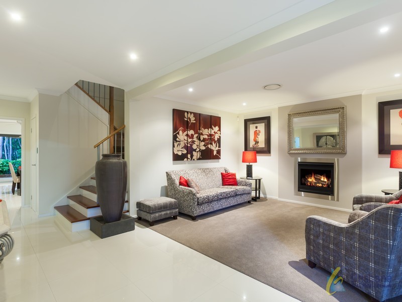 93 Gordon Cct, Seventeen Mile Rocks QLD 4073