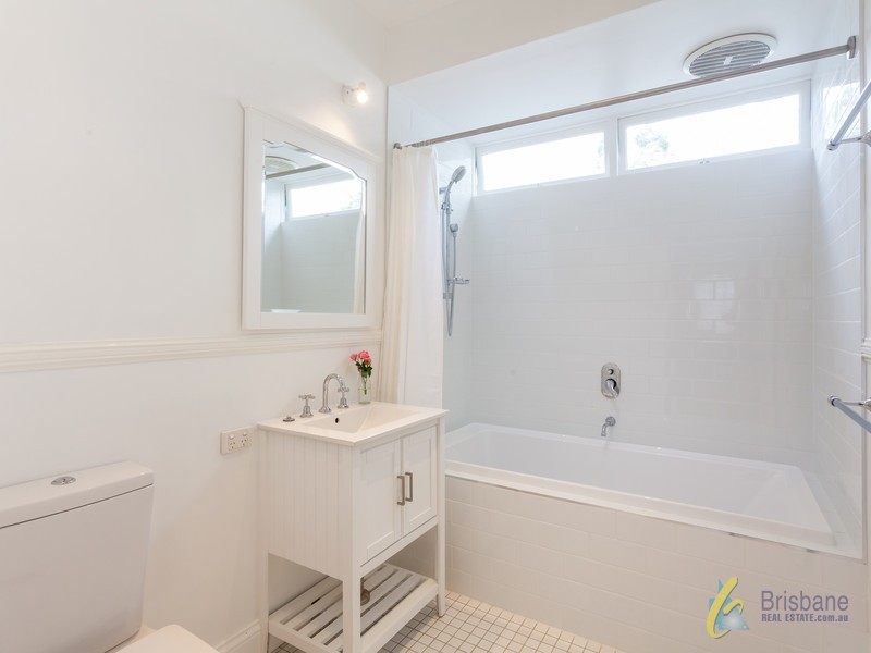 81 Sandon St, Graceville QLD 4075