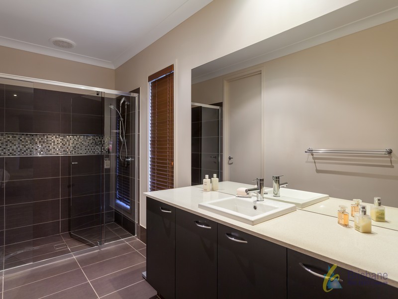 4 Paperbark Circuit, Moggill QLD 4070