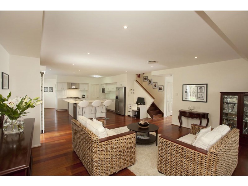 255 JESMOND RD, Fig Tree Pocket QLD 4069