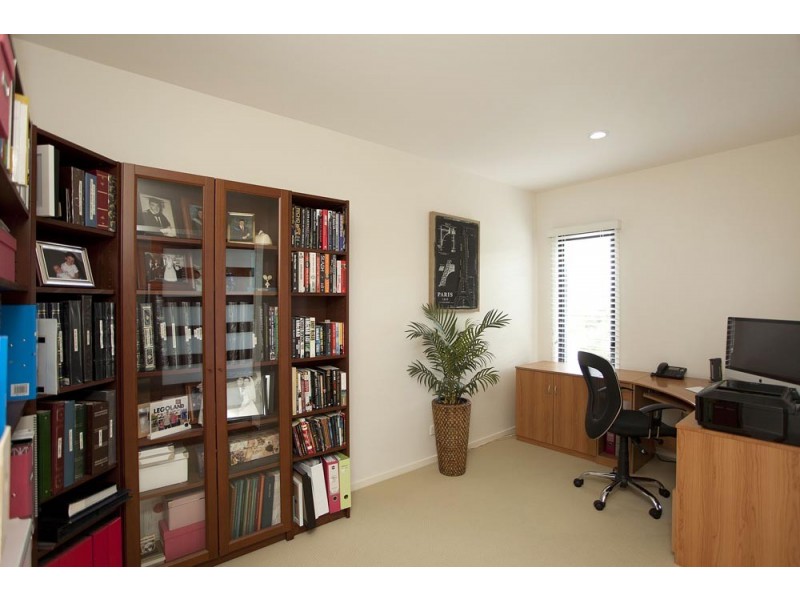 255 JESMOND RD, Fig Tree Pocket QLD 4069
