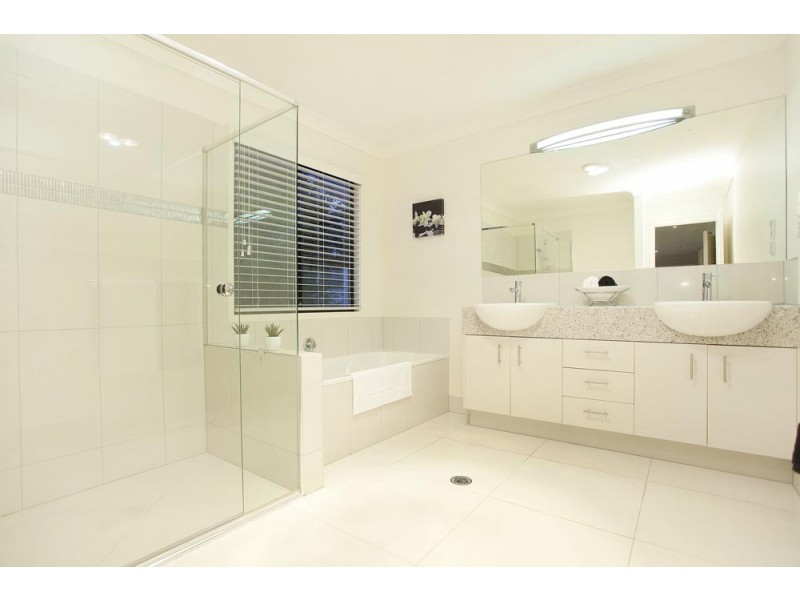 255 JESMOND RD, Fig Tree Pocket QLD 4069