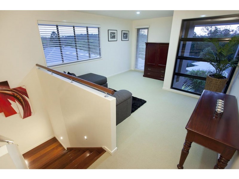 255 JESMOND RD, Fig Tree Pocket QLD 4069