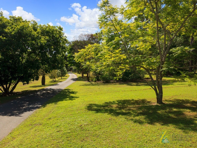 303 Pinjarra Road, Pinjarra Hills QLD 4069