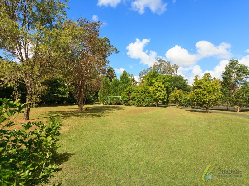 303 Pinjarra Road, Pinjarra Hills QLD 4069