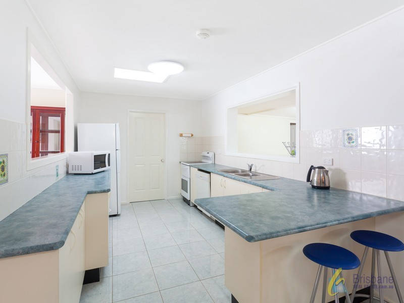 303 Pinjarra Road, Pinjarra Hills QLD 4069