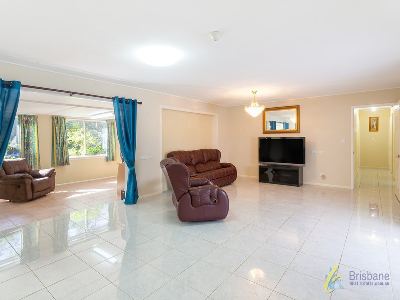 303 Pinjarra Road, Pinjarra Hills QLD 4069