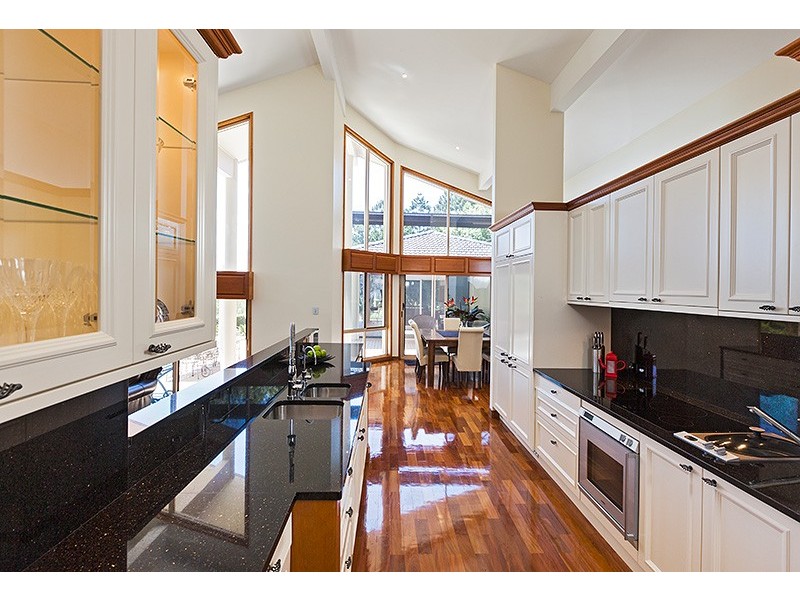 30 Corniche Place, Brookfield QLD 4069