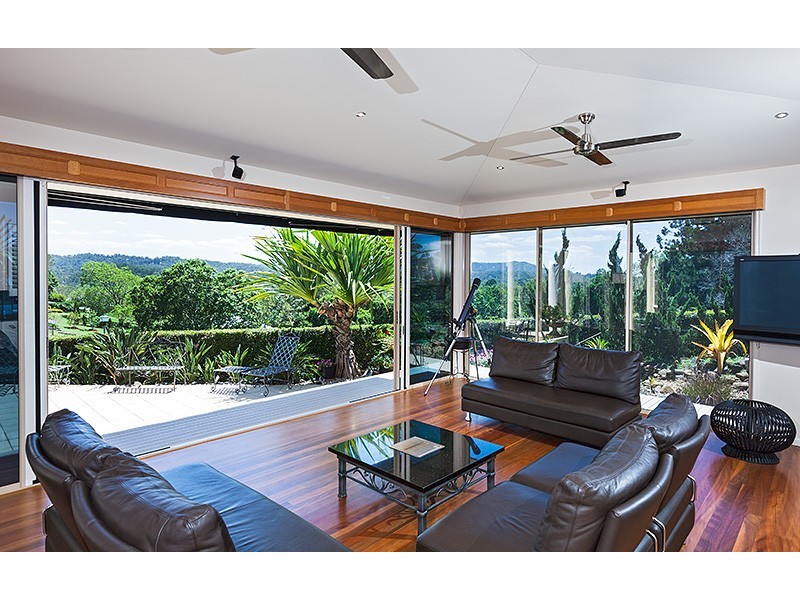 30 Corniche Place, Brookfield QLD 4069