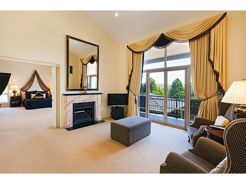 30 Corniche Place, Brookfield QLD 4069