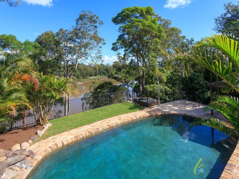 15 Vidgen Lane, Kenmore QLD 4069