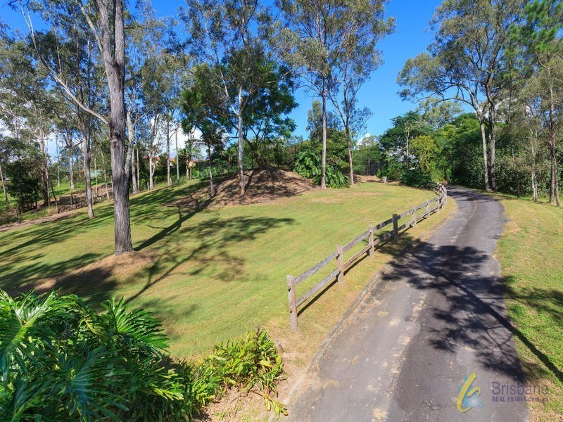 15 Vidgen Lane, Kenmore QLD 4069