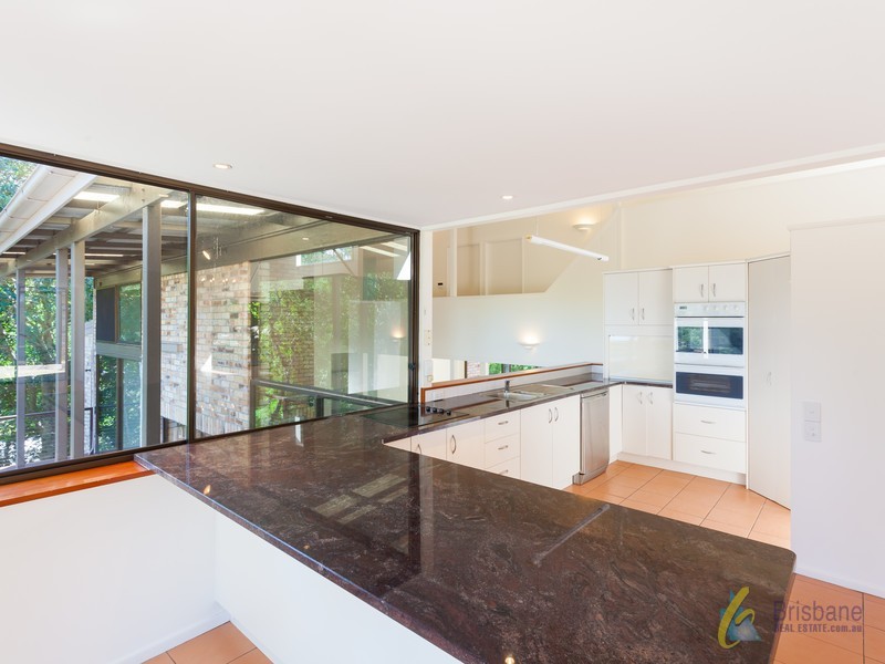 15 Vidgen Lane, Kenmore QLD 4069
